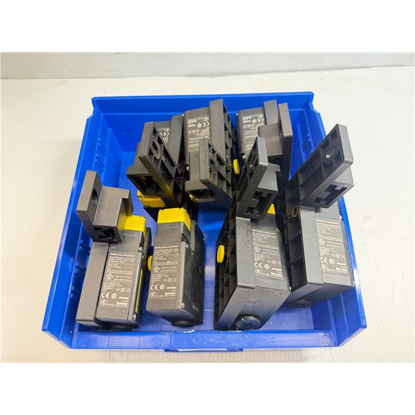 Lot of (7) Autonics #SFDL2-M6A-G1/2KB