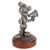 Image 3 : A Hollywood Mickey Statue.