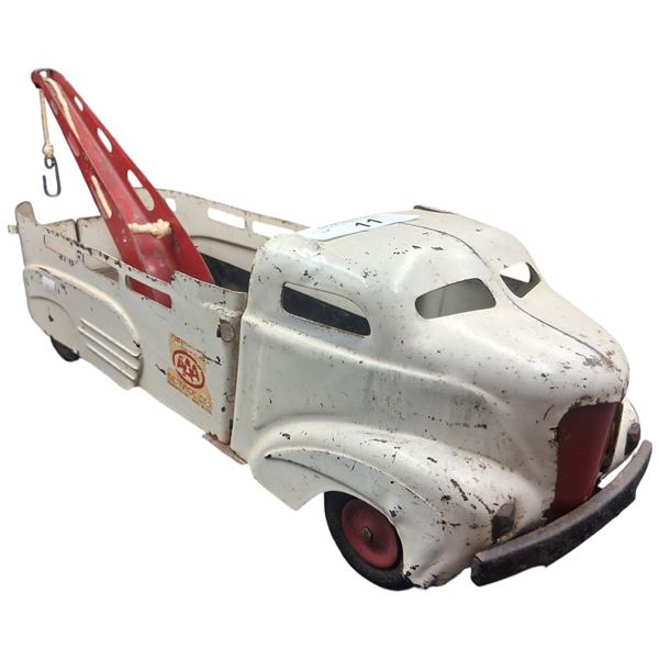 1940s pressed steel tow truck, Wyandotte shark nose cab 20"