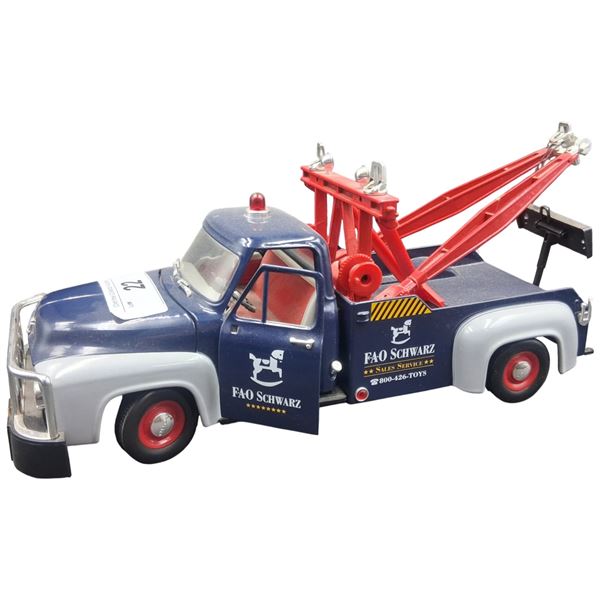Vintage 1:18 scale die cast tow truck