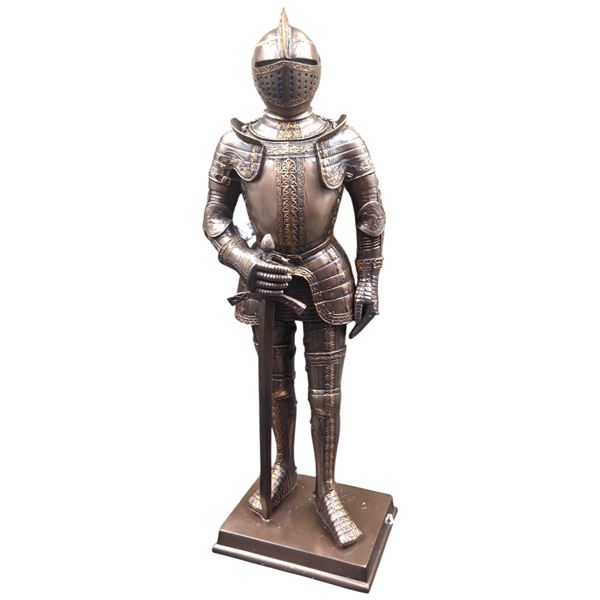 NIB Knight in the 16th tournament, armoured statue, box is 14" tall