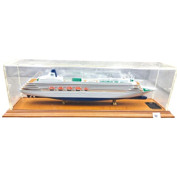 Crystal Harmony cruise ship model in case 14.5"