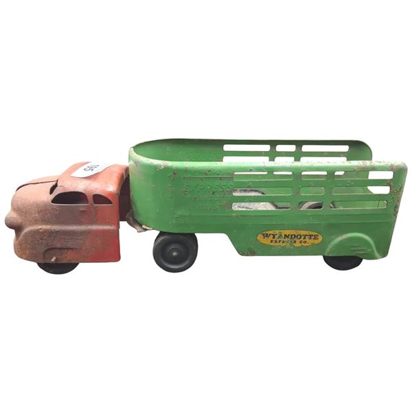 50s Wyandotte pressed steel cattle hauler truck 17"