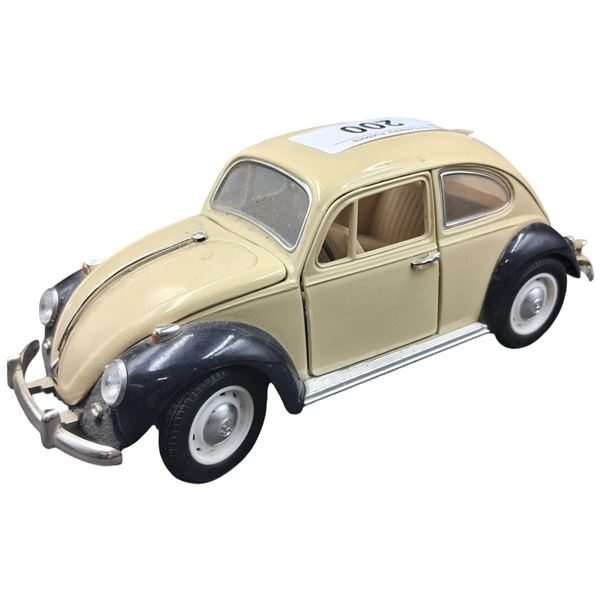 Vintage die cast 1:18 scale 1967 VW Beetle