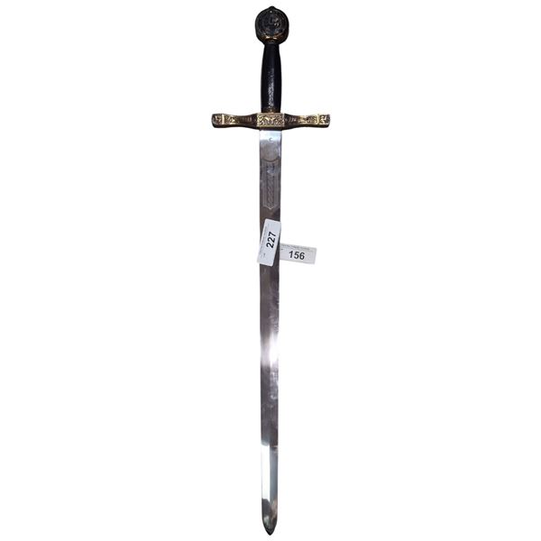 Beautiful vintagfe sword with intricate handle 29"