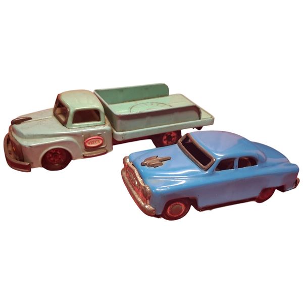 Vintage Japanese tin truck 8" with tin car 5.5"