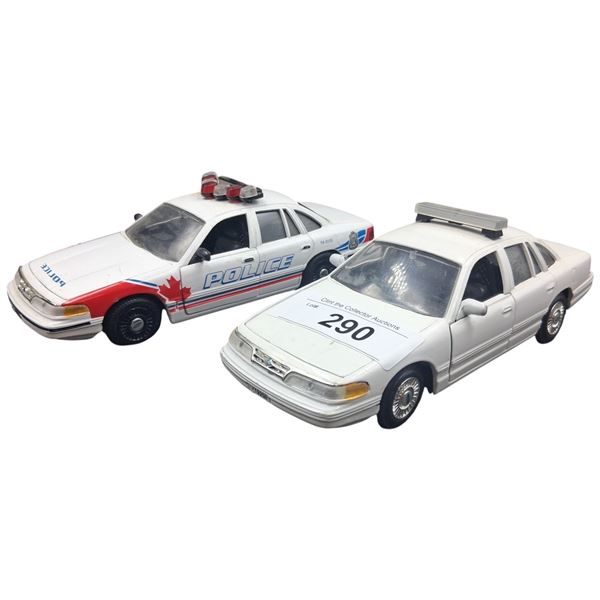 2 die cast 1:24 scale police cars