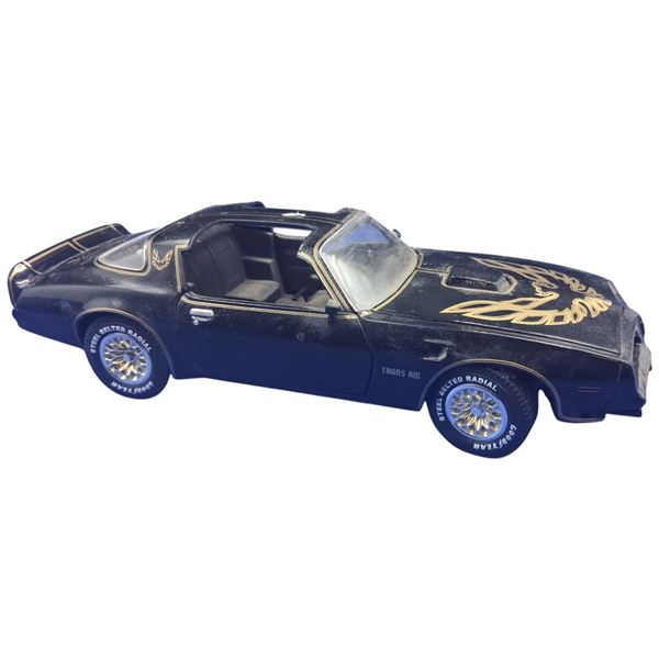 Vintage die cast 1977 Firebird made by ERTL 1:18 scale, missing wheel
