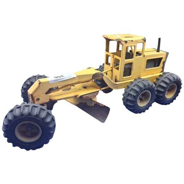 Vintage Tonka tractor 18"