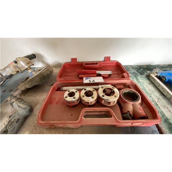 RATCHET PIPE THREADER KIT IN HARD TRANSPORT CASE