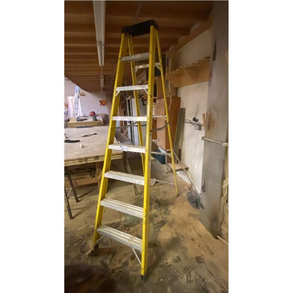 YELLOW 8' FIBERGLASS LADDER