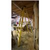 Image 2 : YELLOW 8' FIBERGLASS LADDER