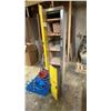 Image 2 : FOLDING METAL PLATFORM DOLLY, ASSORTED AIR LINES & SMALL LOCKER UNIT