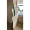 Image 2 : GROUP OF ASSORTED GLASS/MIRROR PANELS