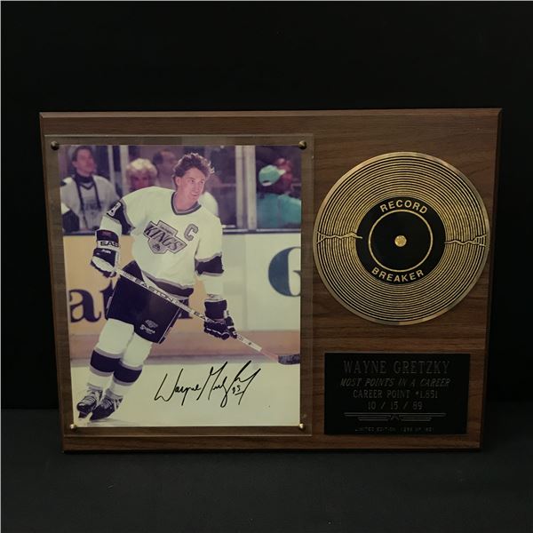 WAYNE GRETZKY SIGNED RECORD BREAKER PLAQUE LTD EDITION 1296/1851 - GOLDIN / SCORE COA