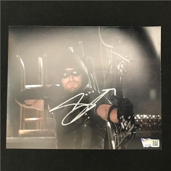 STEPHEN AMELL SIGNED GREEN ARROW 8X10 - ACE COA