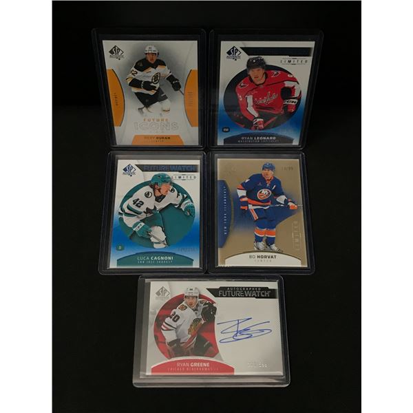 LOT OF 5 LIMITED HOCKEY TRADING CARDS INCLUDING 1 SIGNED