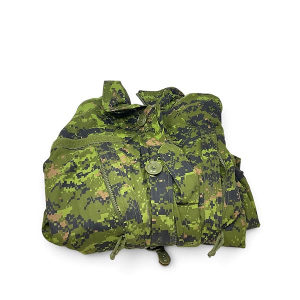 Cold Weather Combat Coat Size 7040 in Camo