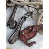 Image 2 : Vintage Pulley Rope w/Tools