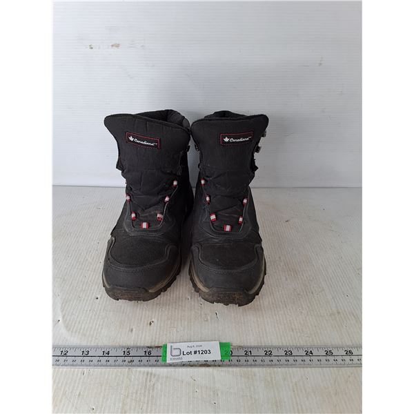 Pair Canadian Size 11 Soft Shell Winter Boots Missing Laces