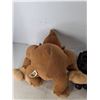 Image 4 : Donkey Kong Stuffy 16.5", BatMobile Figurine 12.5"