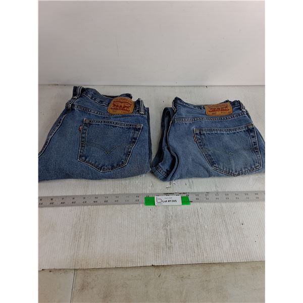 (2) Size 34x32 Levi's Jeans