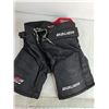 Image 2 : Partial Set of Junior Hockey Gear - Shin, Pants, Chest, Neck Pads & Bag