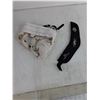 Image 5 : Partial Set of Junior Hockey Gear - Shin, Pants, Chest, Neck Pads & Bag