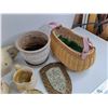 Image 5 : Superior Sandwich Maker, Cream/Sugar Set, Tea Pot, Planter, Wicker Basket, Misc