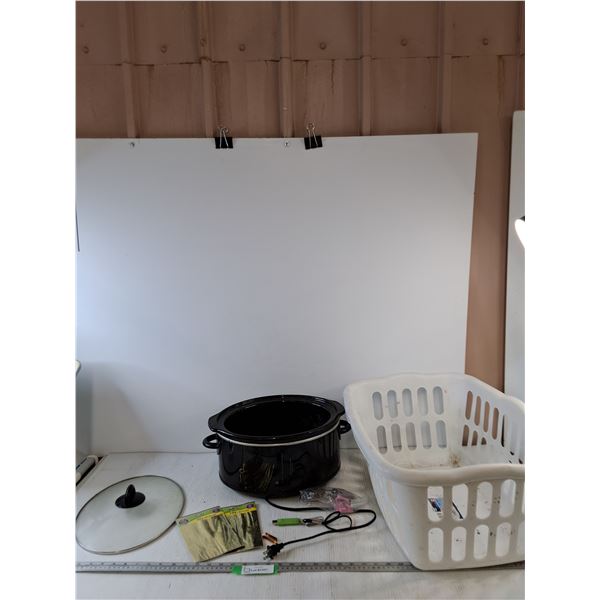 Untested Crock Pot, 288 Star Stickers, Sunglasses, USB Stick Untested, Laundry Basket, Pickup Only