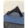 Image 6 : **Small 2-Shelf Shelf with Vehicle Hitch No Shipping