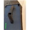 Image 7 : **Small 2-Shelf Shelf with Vehicle Hitch No Shipping