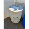 Image 5 : ** (2)Rain Barrels White and Blue 200L No Shipping