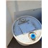 Image 6 : ** (2)Rain Barrels White and Blue 200L No Shipping