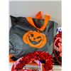 Image 5 : Various Holiday Decorations