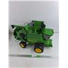Image 2 : John Deere S670 Combine Toy Model