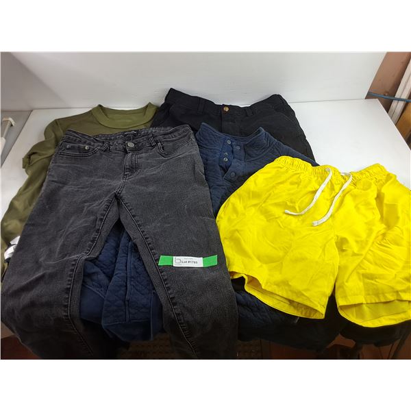 Sweatshirt, Shorts, Jeans & T Shirt - Size M - XL