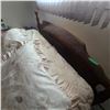 Image 5 : 64" Complete Bed - Headboard, Boxspring, Mattress, Bedding, Almost New