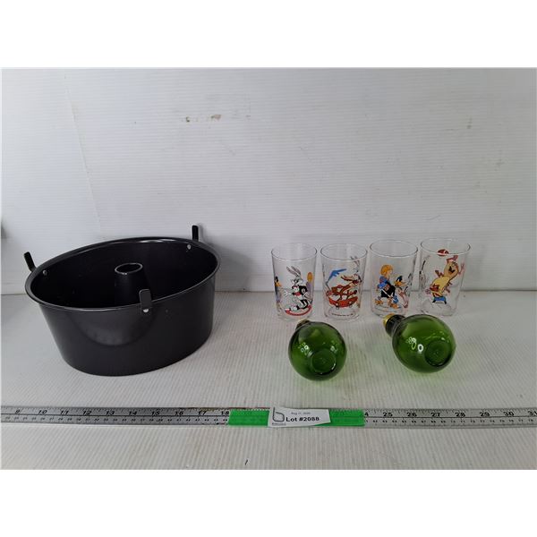 Looney Tunes Cups, Green Light Bulbs & Angel Food Cake Pan