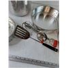 Image 9 : (4) Springform Pans, Pot, Mixer, Spatula, Black Tray