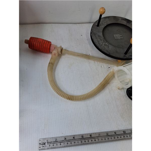 Manual Siphon Pump, Glass Decorative Light Works, with Base,Small Reflective Cage