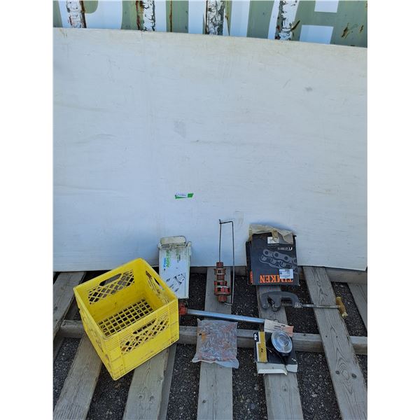 ***Manual Pipe Cutter, Pipes Dyes, (2) Rollers Chains, Milk Crate, Misc, Pickup Only