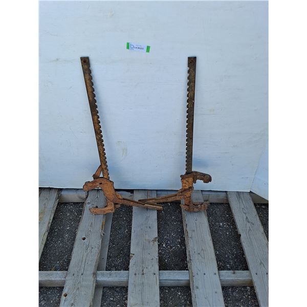** (2) Wire Stretchers, Pickup Only