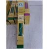 Image 2 : Vinyl Paper In Green & Pink (Mostly Green)