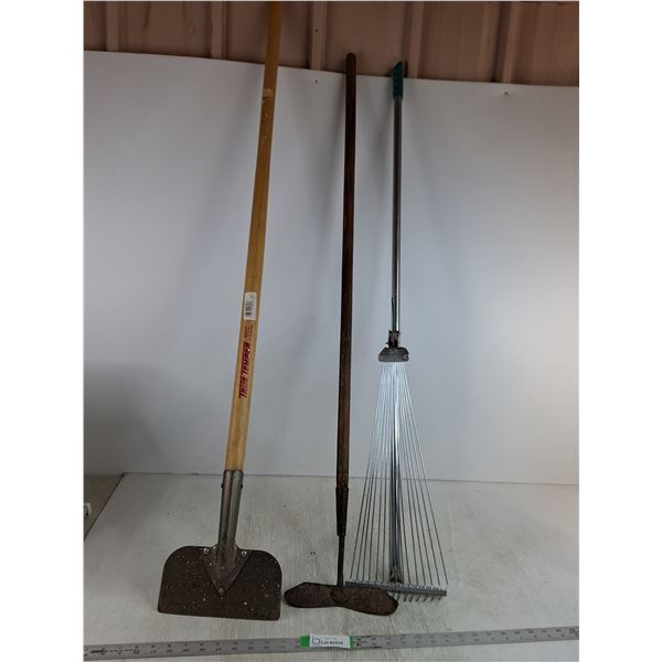 **Large Metal Leaf Rake, Hoe, Sturdy Spade 50.5"