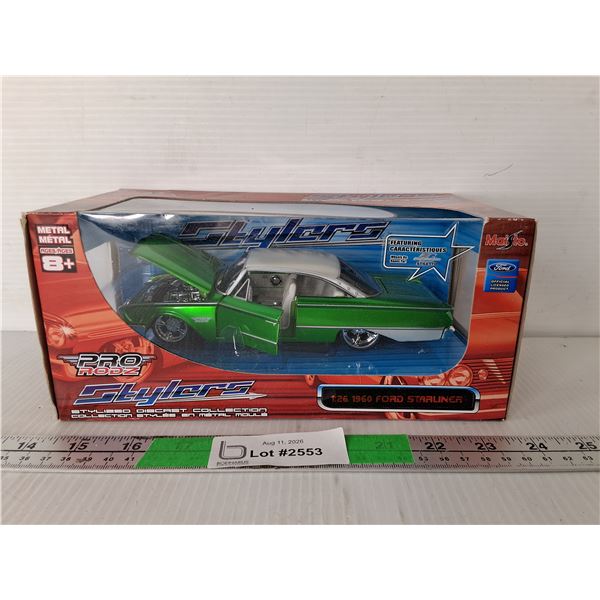 Model 1960 Ford Starliner 1:26 Scale, NIB