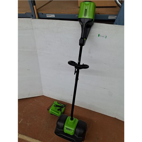 *Greenhouse Pro Snow Thrower Battery Operated with Battery Charger Both Works No Shipping