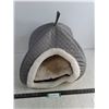 Image 1 : Pyramid Hut Pet Cave Bed