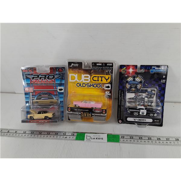 (3) Vintage Style Model Cars- Muscle Machines, Pro Rodz, Dub City- Sealed