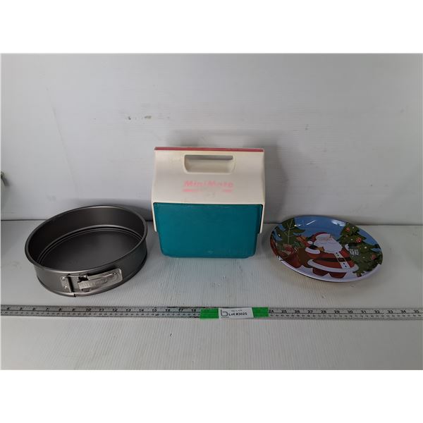 Springform Pan, Igloo Lunchkit & Christmas Plate